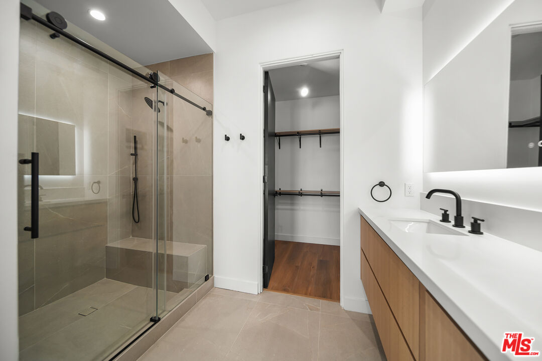 1905 S Corning St Unit: 2