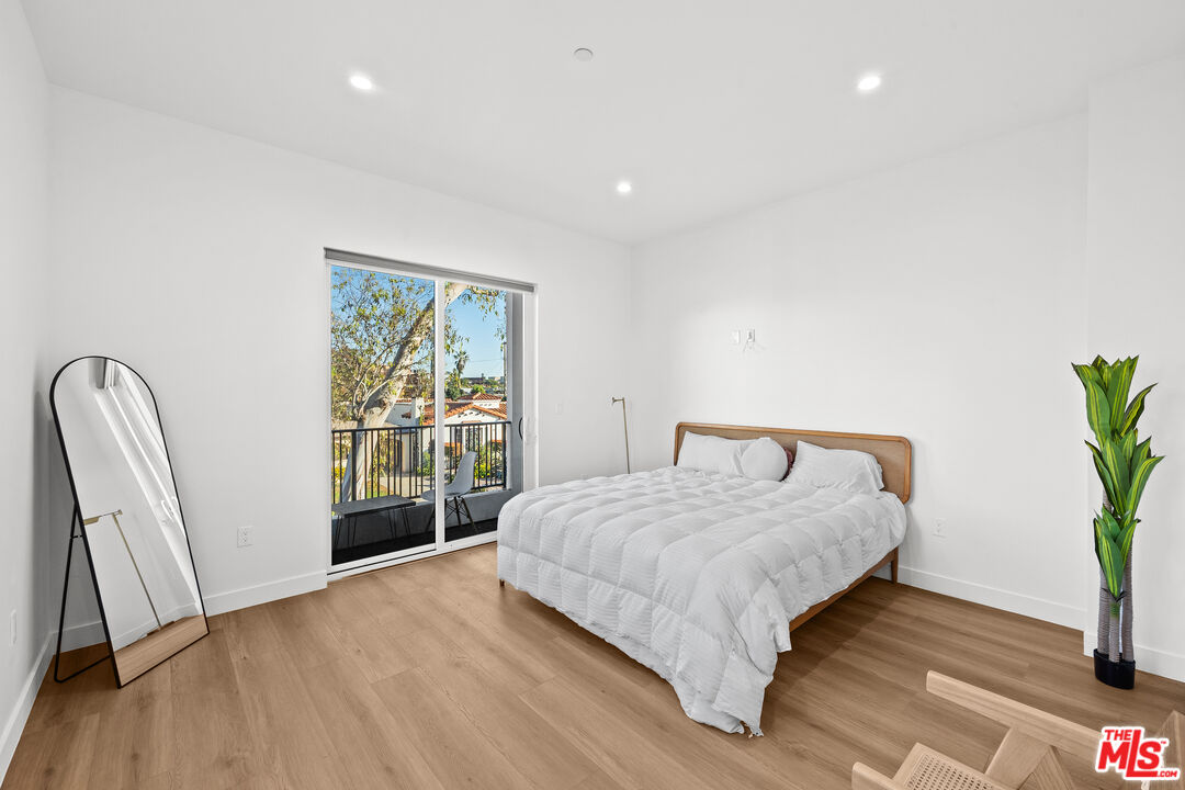 1905 S Corning St Unit: 2