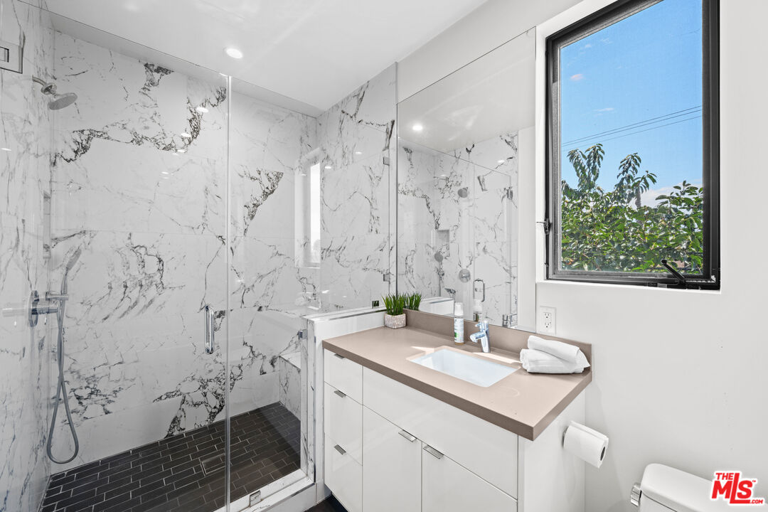 1612 S Wooster ST Unit: 1