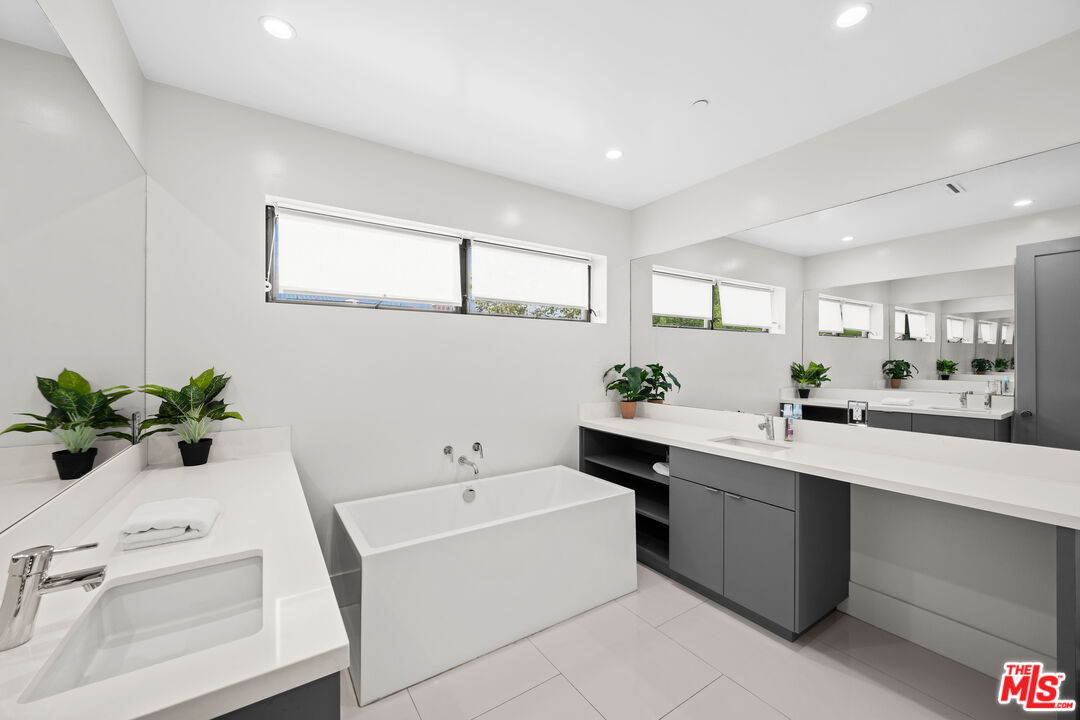 1612 S Wooster ST Unit: 1