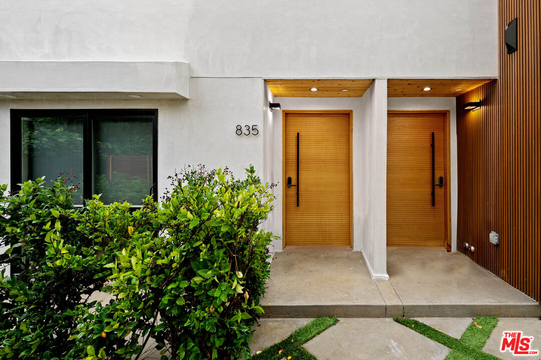 841 N Mccadden Pl Unit: 2