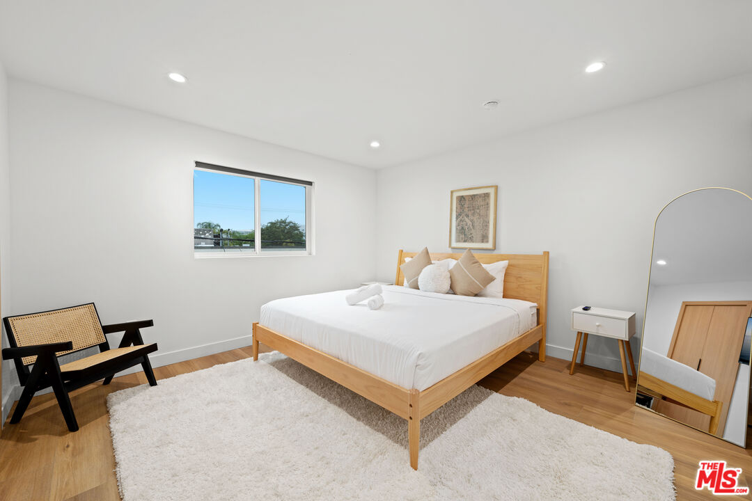 841 N Mccadden Pl Unit: 2