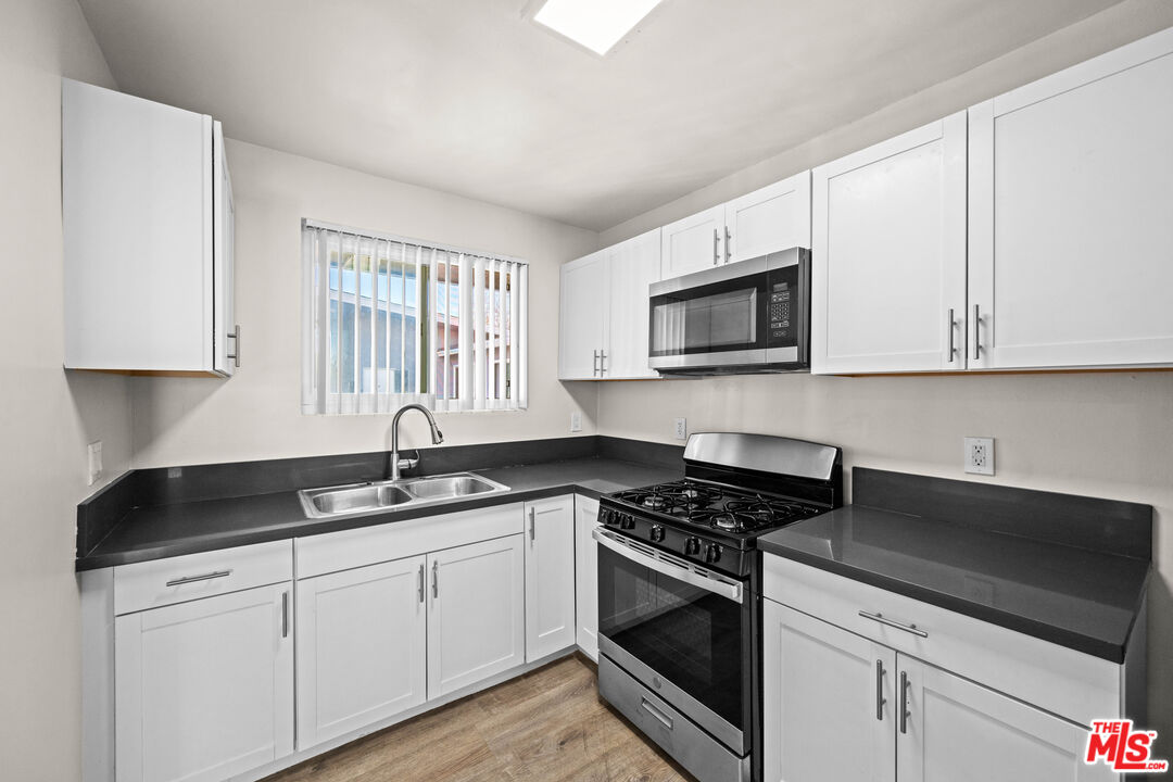 1445 S Sherbourne Dr Unit: 11