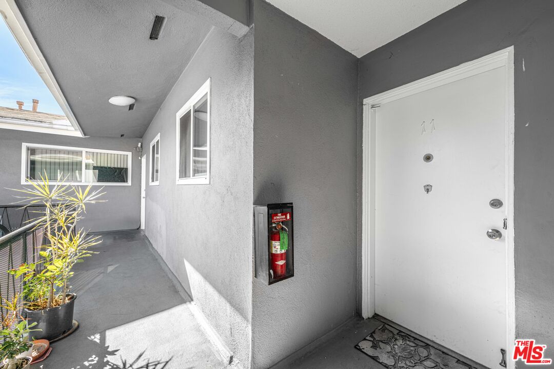 1445 S Sherbourne Dr Unit: 11