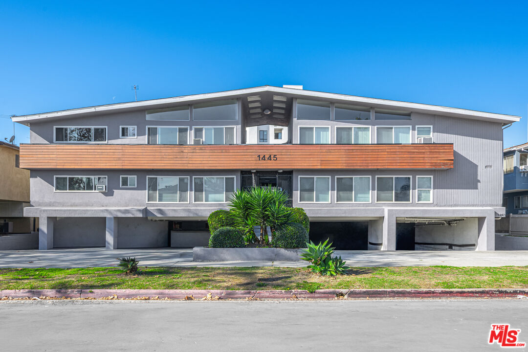 1445 S Sherbourne Dr Unit: 11