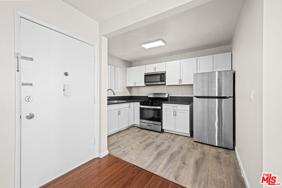 1445 S Sherbourne Dr Unit: 11