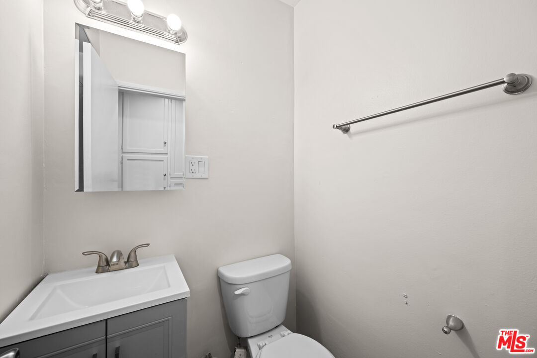 1445 S Sherbourne Dr Unit: 11