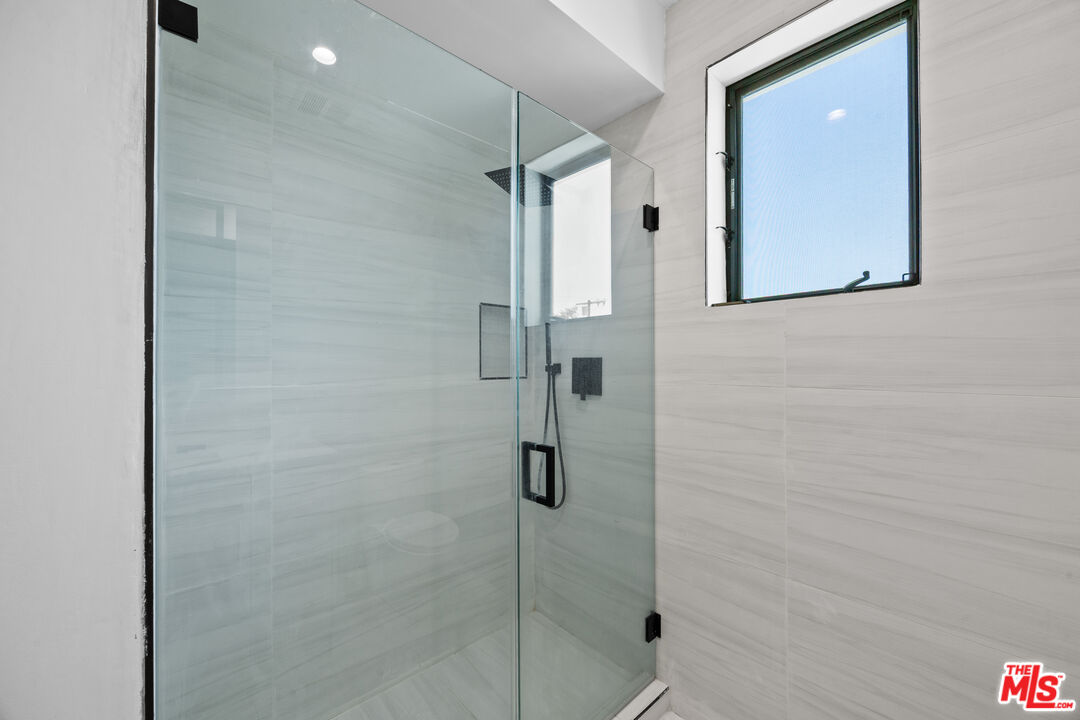 2123 S Cloverdale Ave Unit: 1