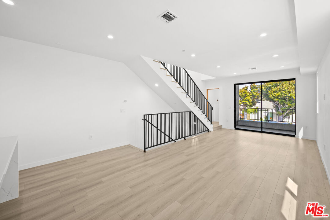 2123 S Cloverdale Ave Unit: 1