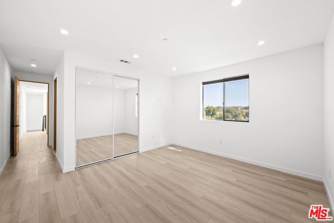 2123 S Cloverdale Ave Unit: 1