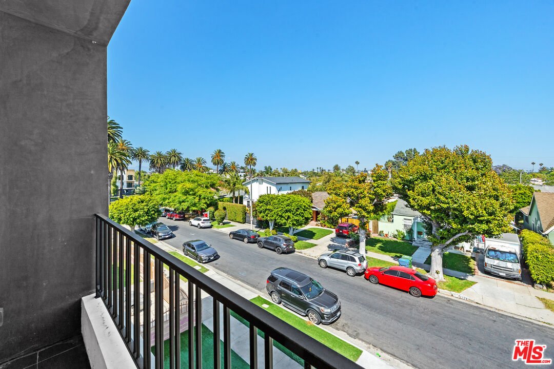 2123 S Cloverdale Ave Unit: 1