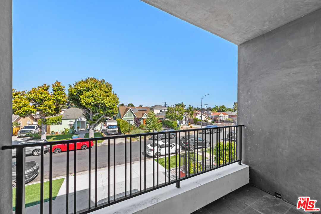 2123 S Cloverdale Ave Unit: 1