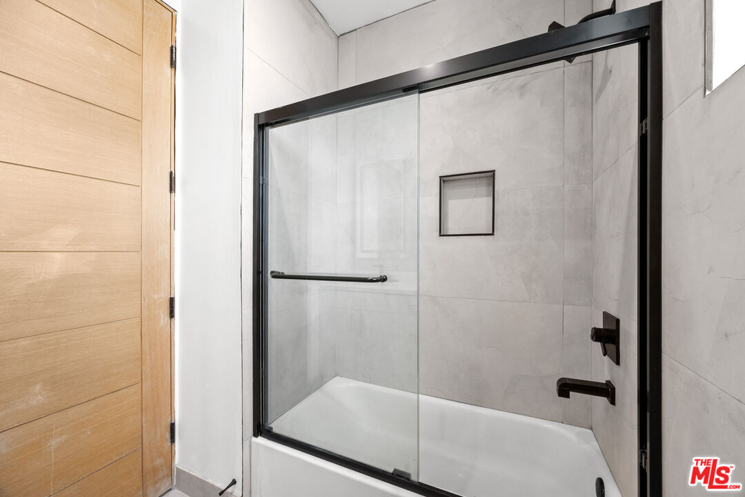 2123 S Cloverdale Ave Unit: 1