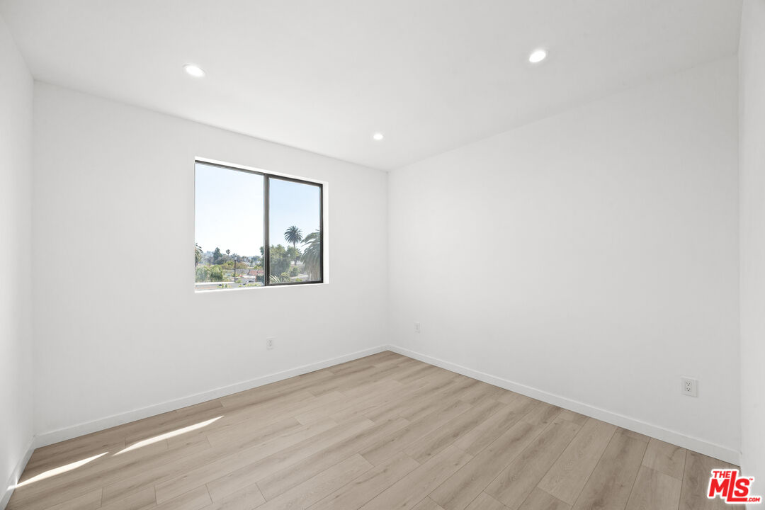 2123 S Cloverdale Ave Unit: 1
