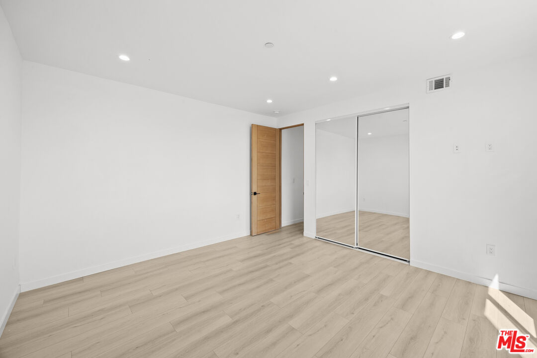 2123 S Cloverdale Ave Unit: 1