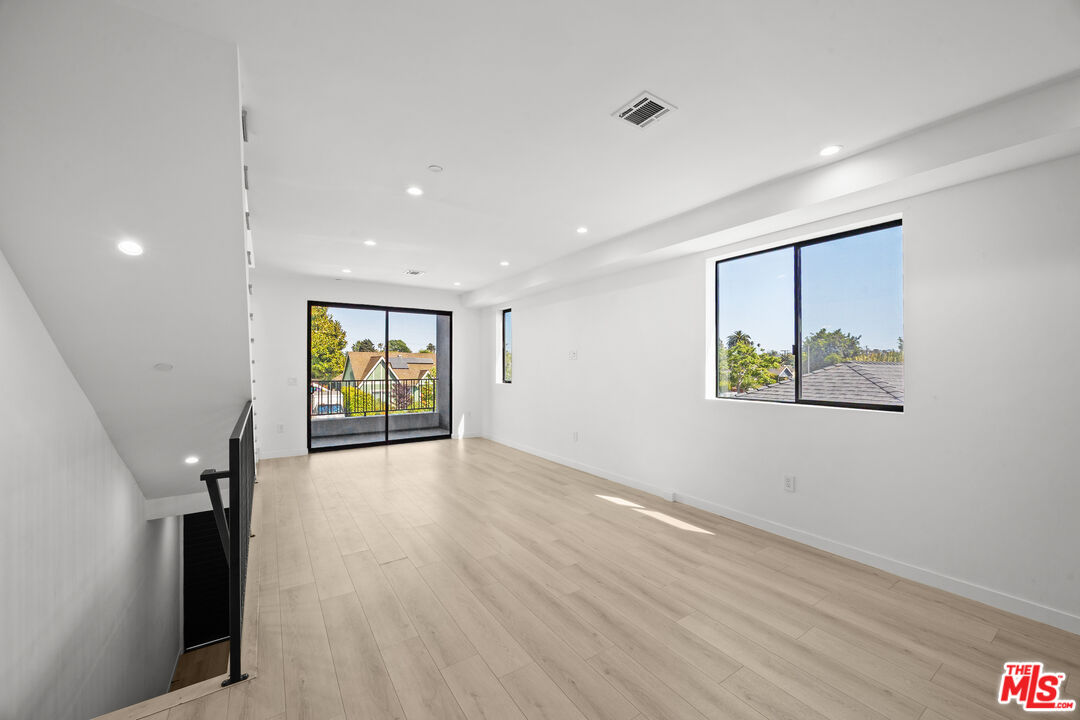 2123 S Cloverdale Ave Unit: 1