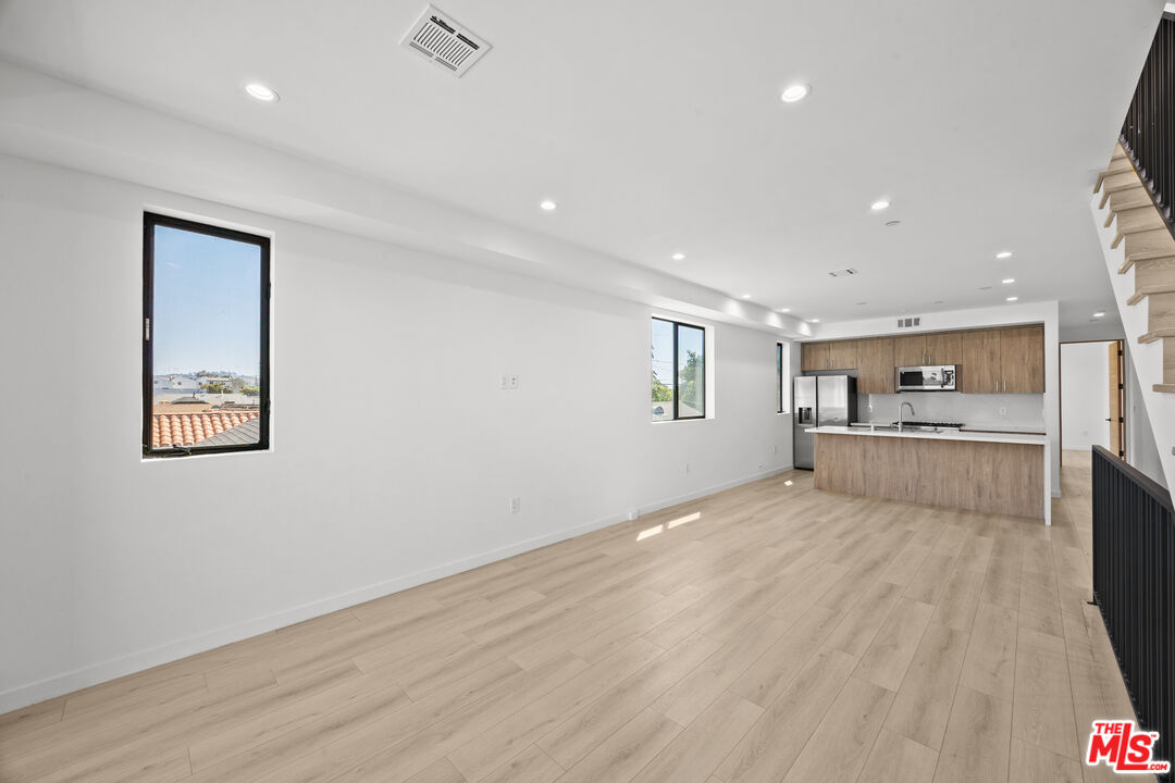 2123 S Cloverdale Ave Unit: 1
