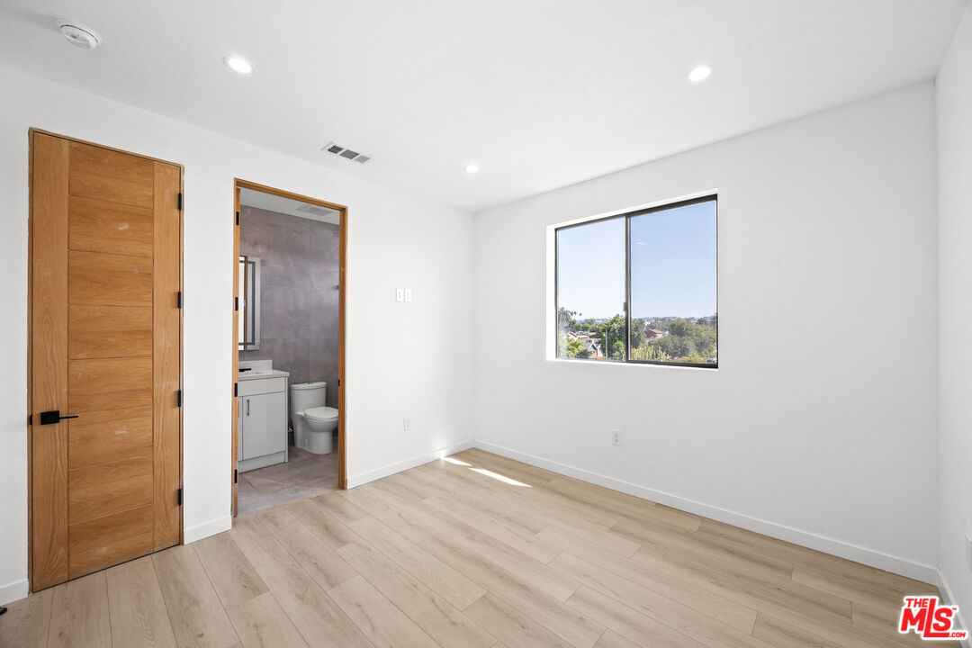 2123 S Cloverdale Ave Unit: 1