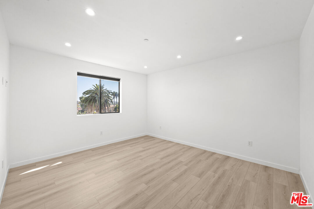 2123 S Cloverdale Ave Unit: 1