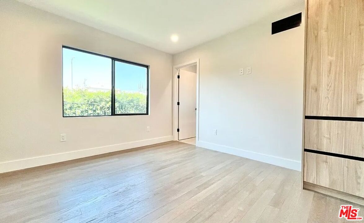 1444 S Crescent Heights Blvd