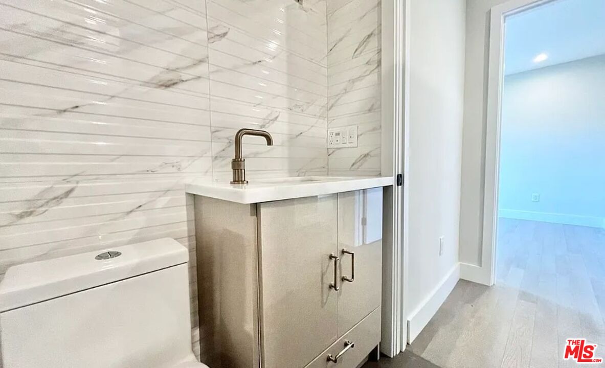 1444 S Crescent Heights Blvd