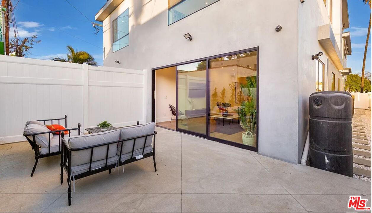 1637 S Sherbourne Dr