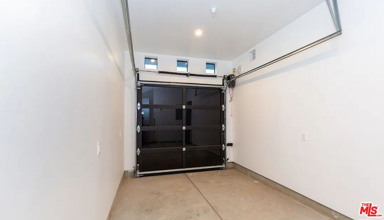 1637 S Sherbourne Dr