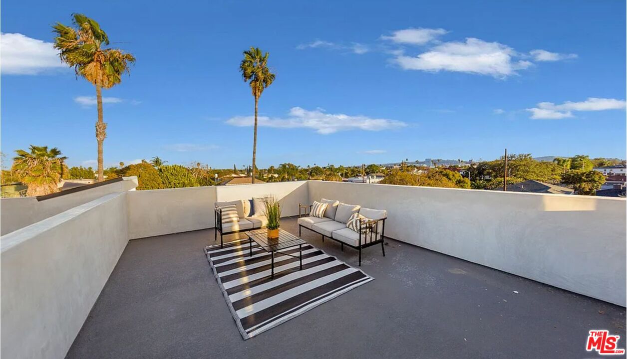 1637 S Sherbourne Dr