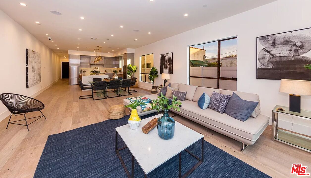 1637 S Sherbourne Dr