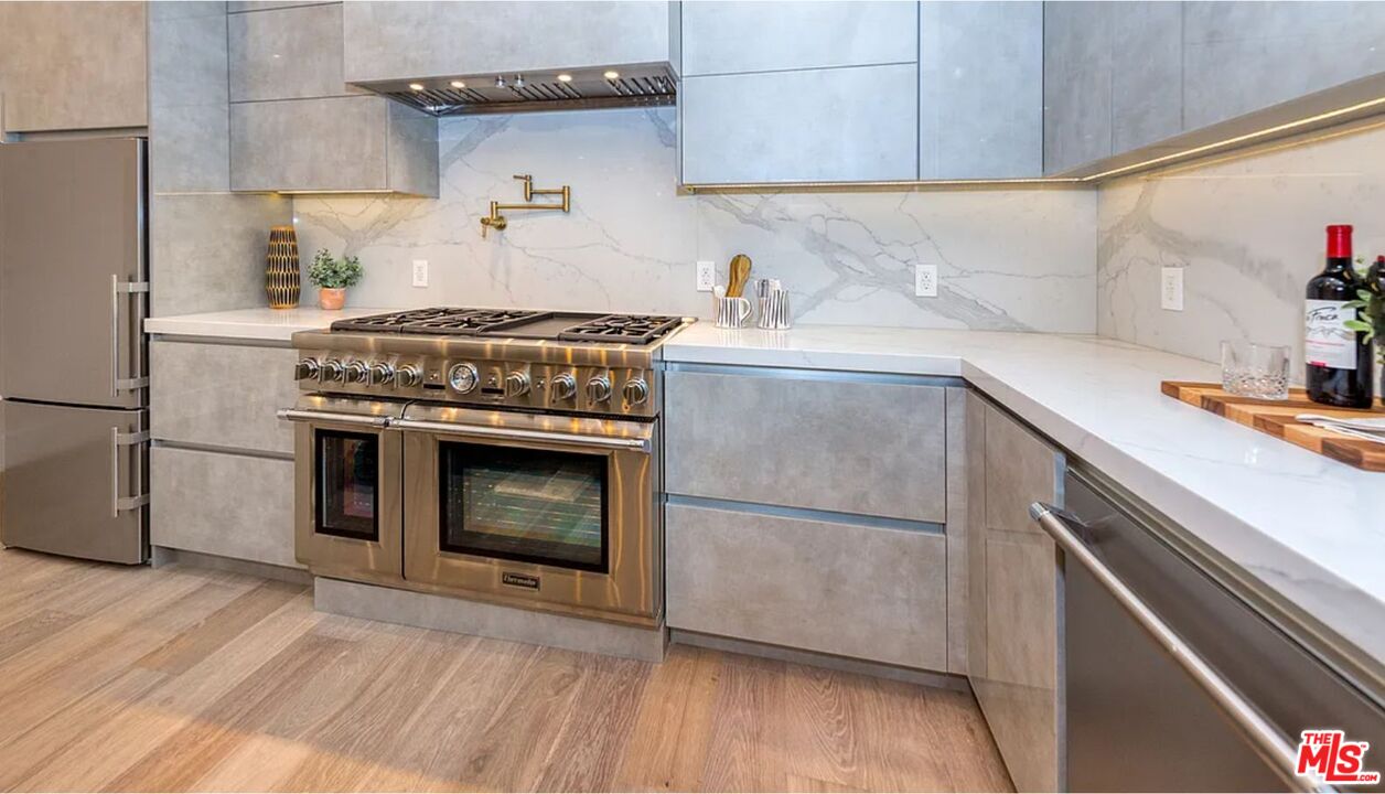 1637 S Sherbourne Dr