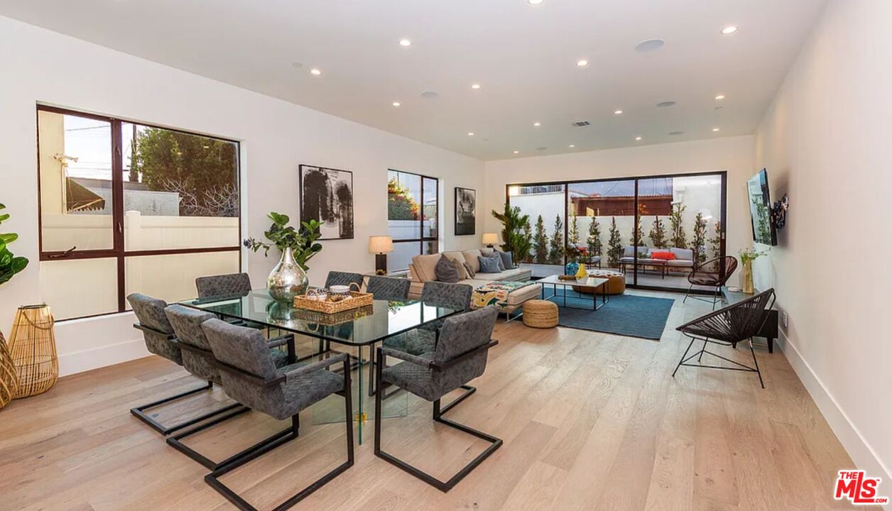 1637 S Sherbourne Dr