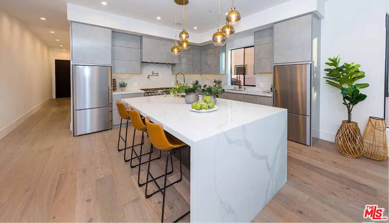 1637 S Sherbourne Dr