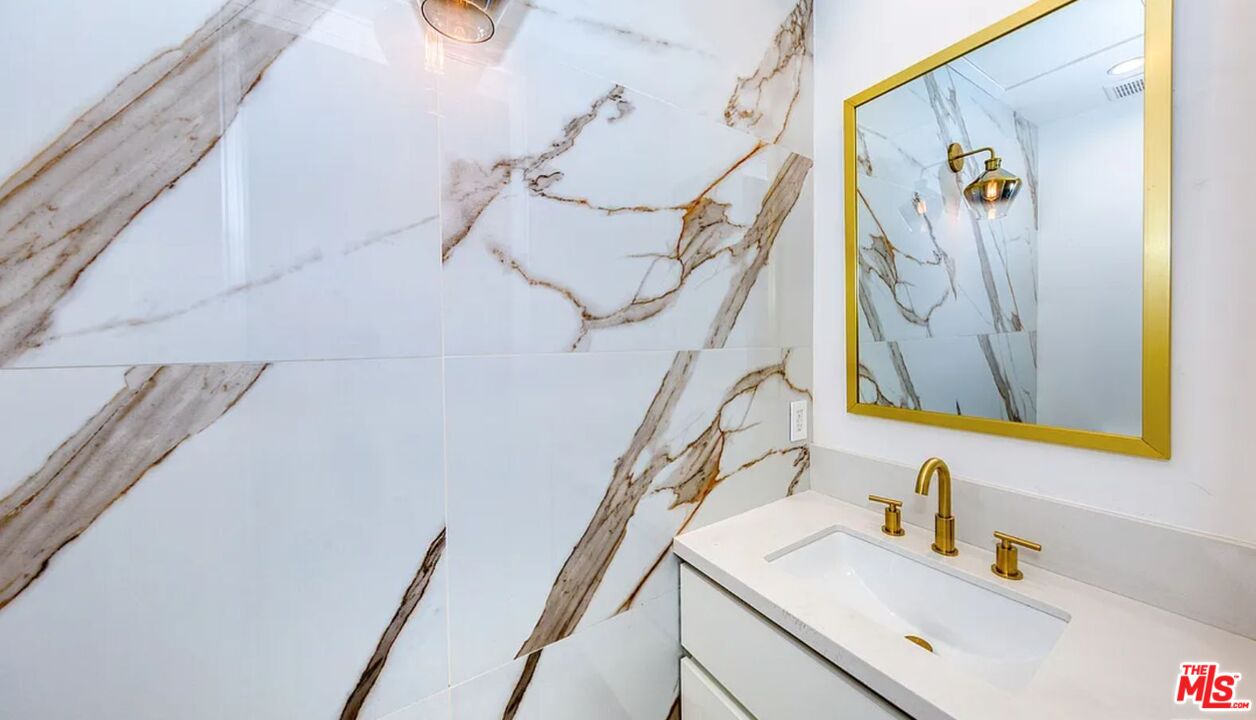 1637 S Sherbourne Dr