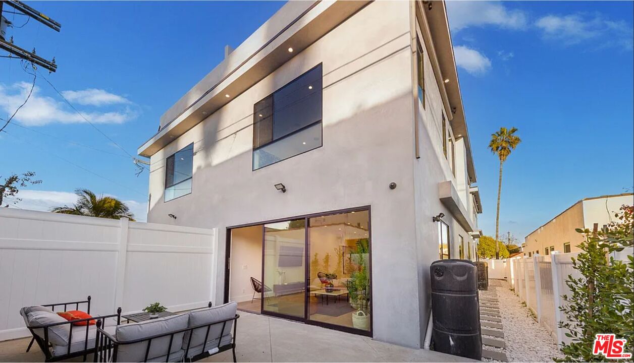 1637 S Sherbourne Dr