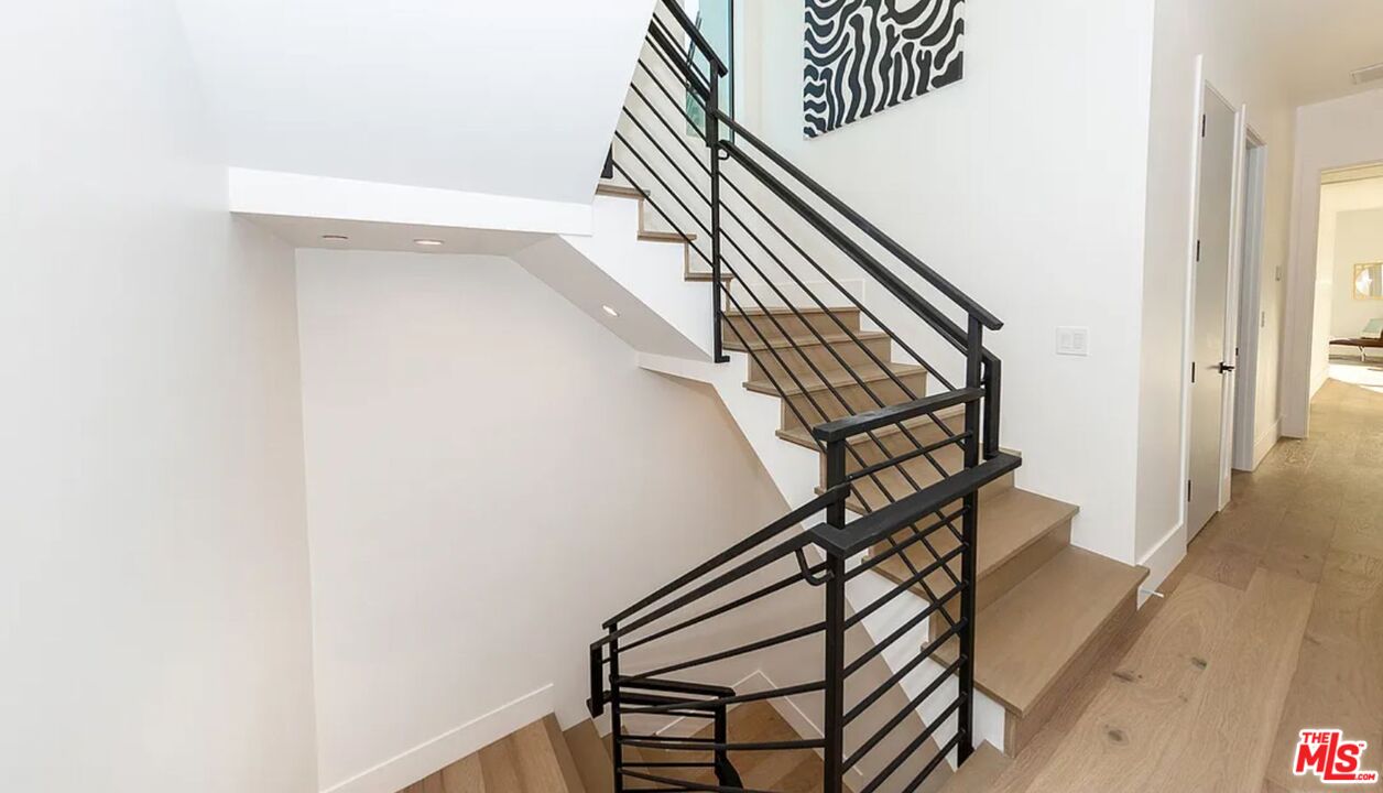 1637 S Sherbourne Dr