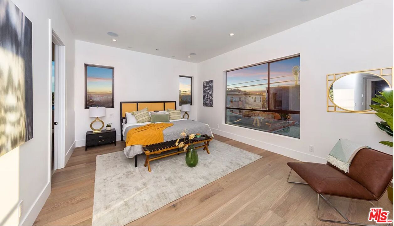 1637 S Sherbourne Dr