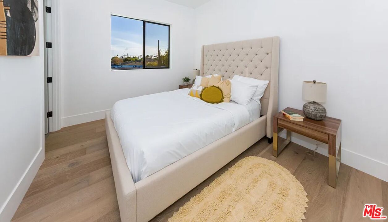 1637 S Sherbourne Dr