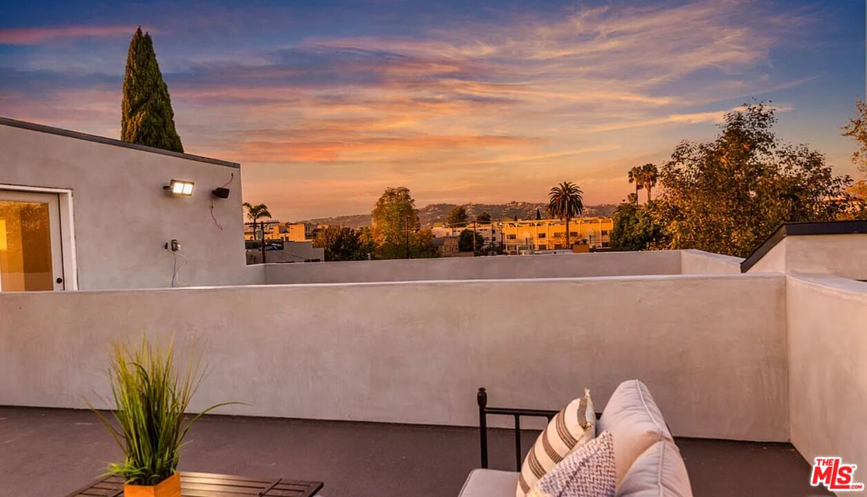 1637 S Sherbourne Dr