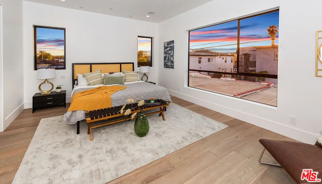 1637 S Sherbourne Dr