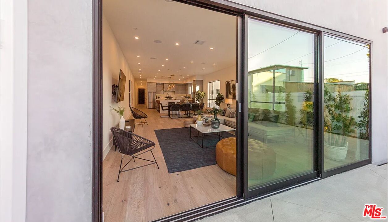 1637 S Sherbourne Dr