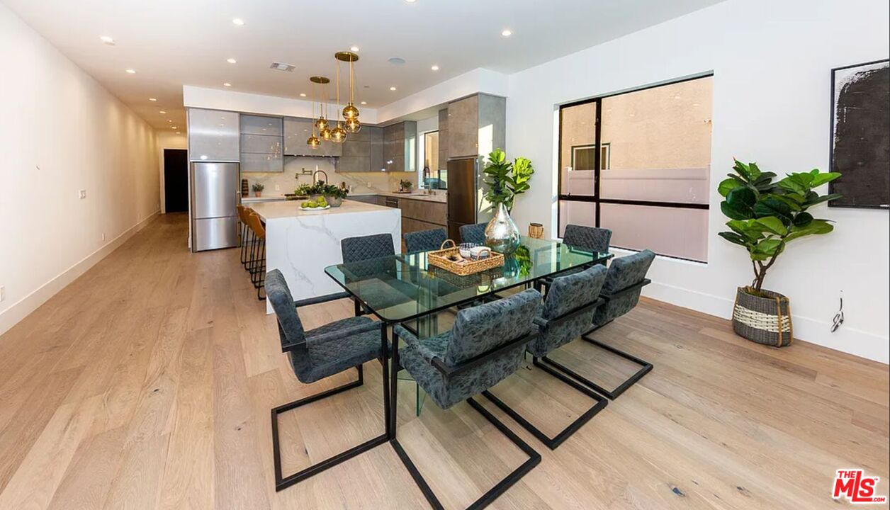 1637 S Sherbourne Dr