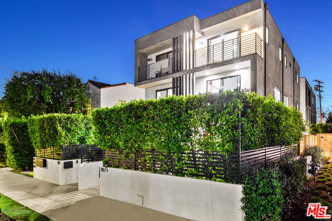 807 N Cherokee Ave Unit: 1/2