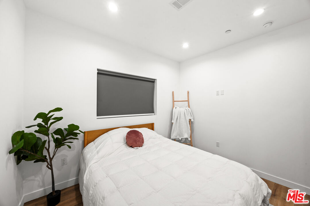 807 N Cherokee Ave Unit: 1/2