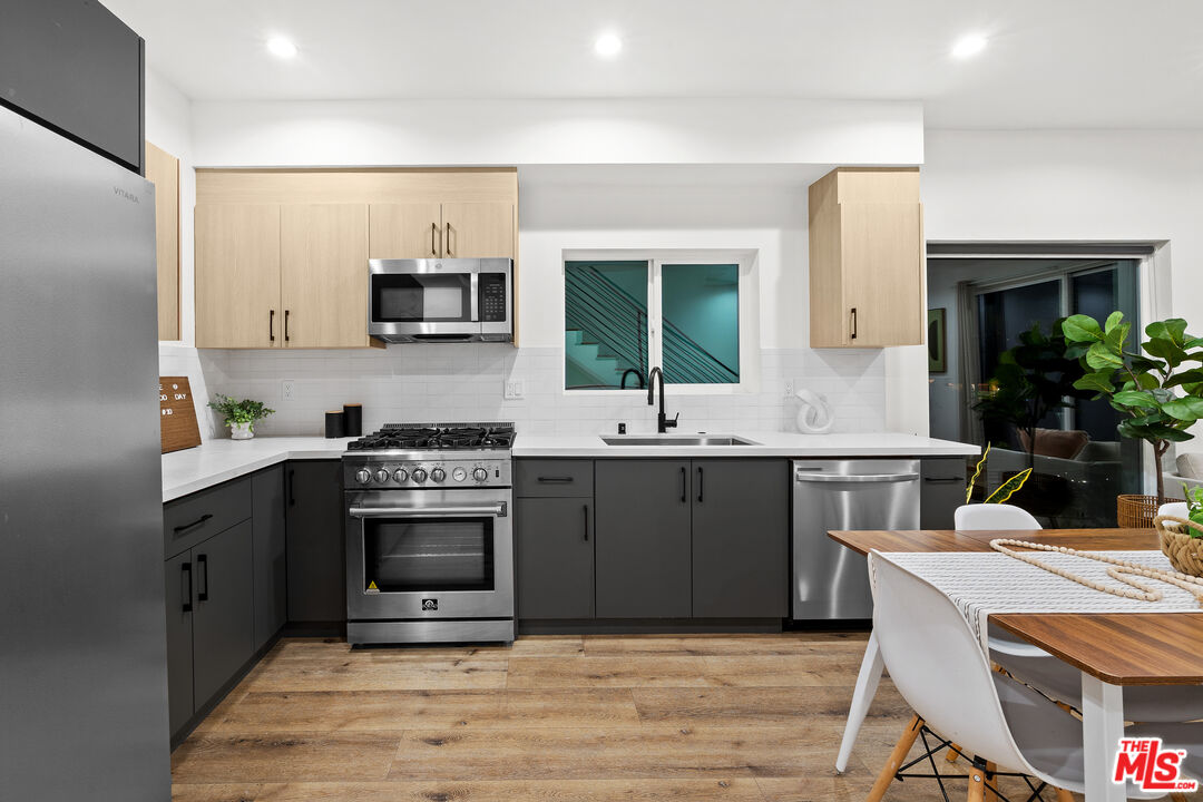 807 N Cherokee Ave Unit: 1/2