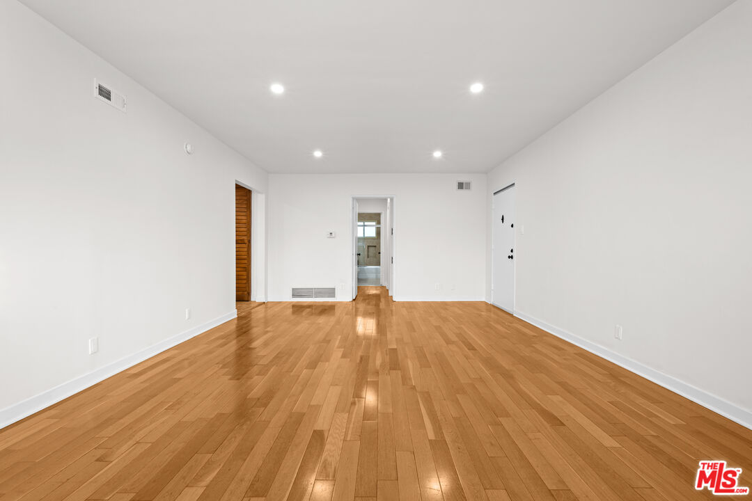 354 S Camden Dr Unit: 9