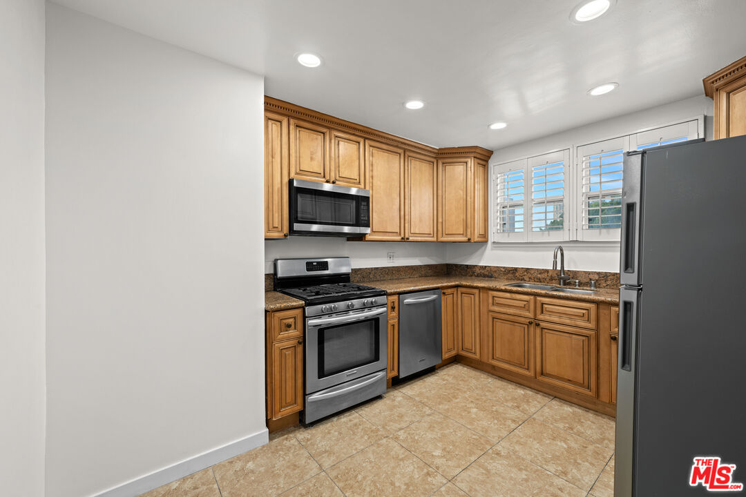 354 S Camden Dr Unit: 9