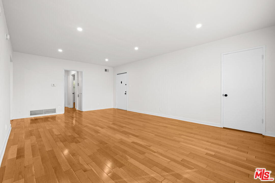 354 S Camden Dr Unit: 9