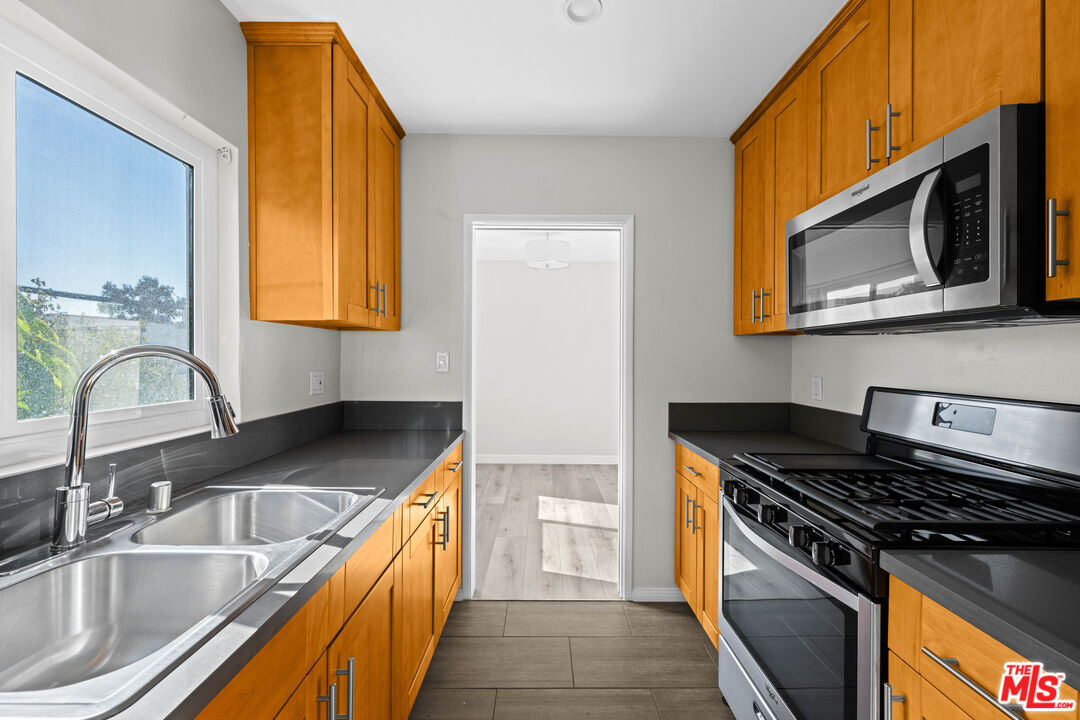 8336 Blackburn Ave Unit: Unit 7