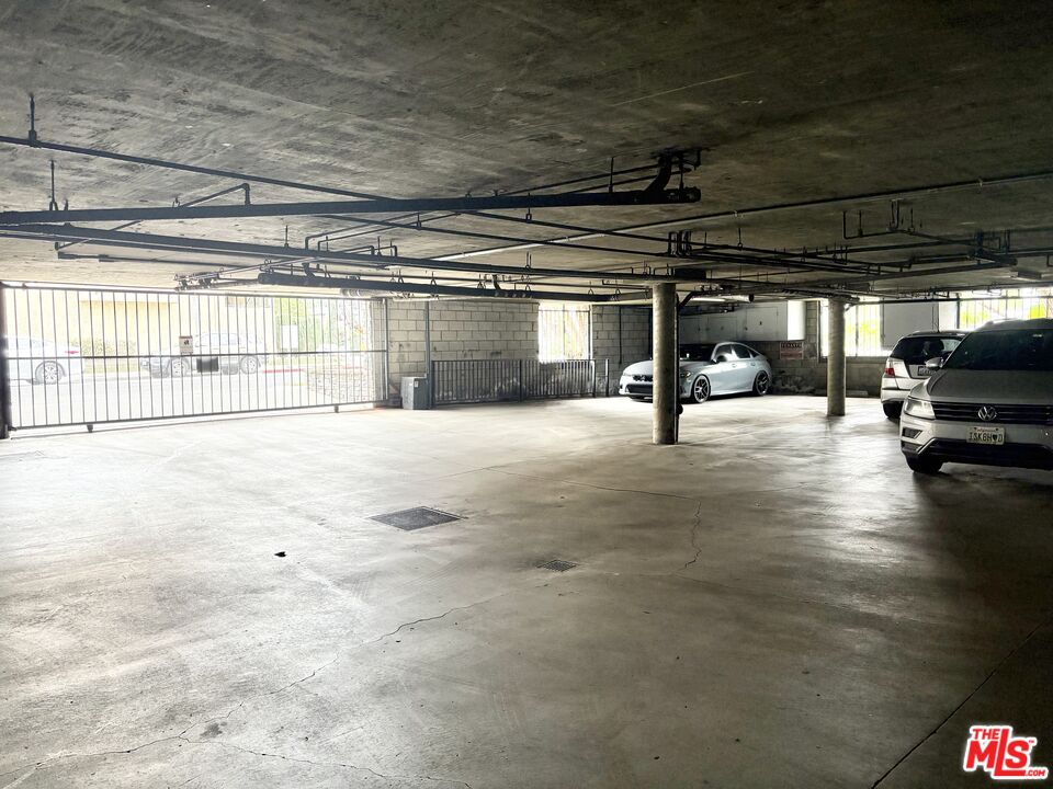 6202 Fulton Ave Unit: Unit 101