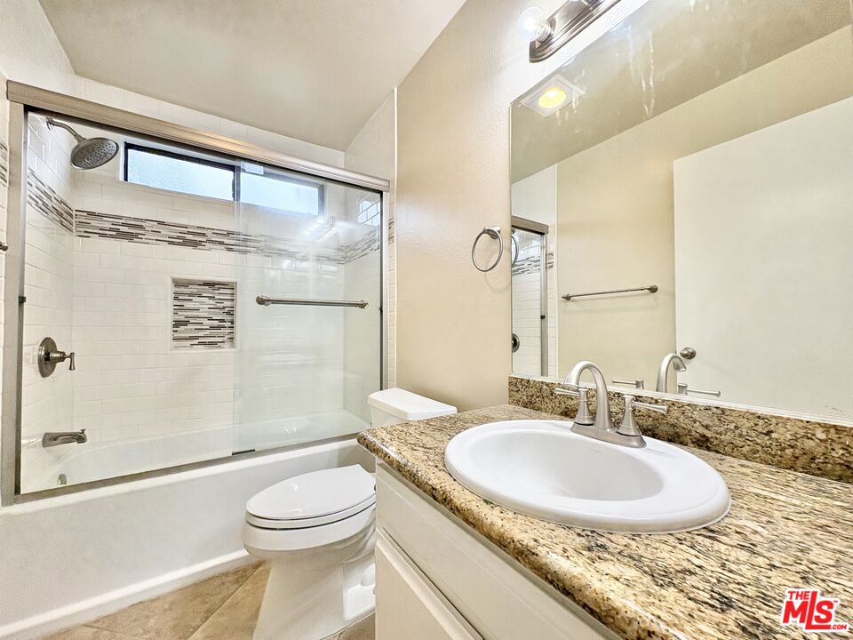 6202 Fulton Ave Unit: Unit 101